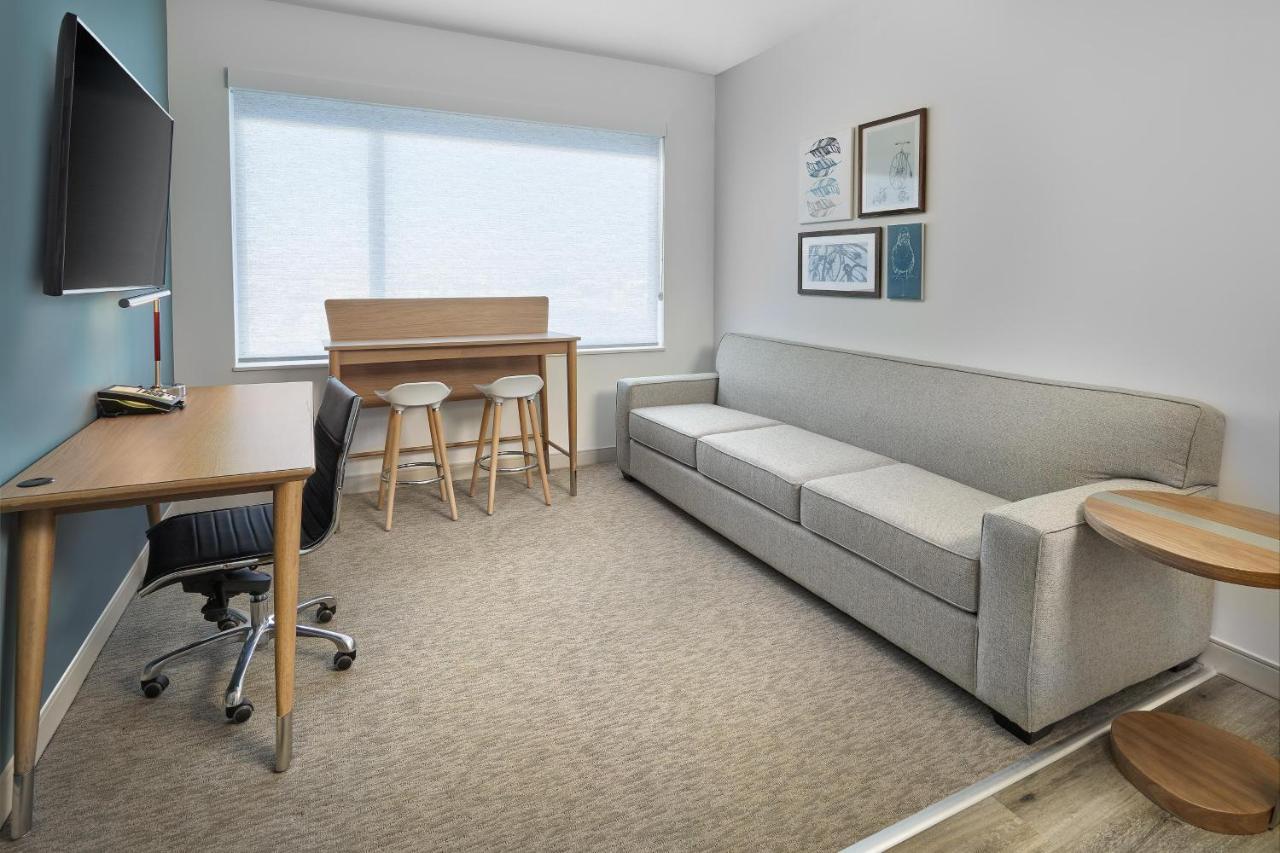 Element Edmonton West Hotell Exteriör bild