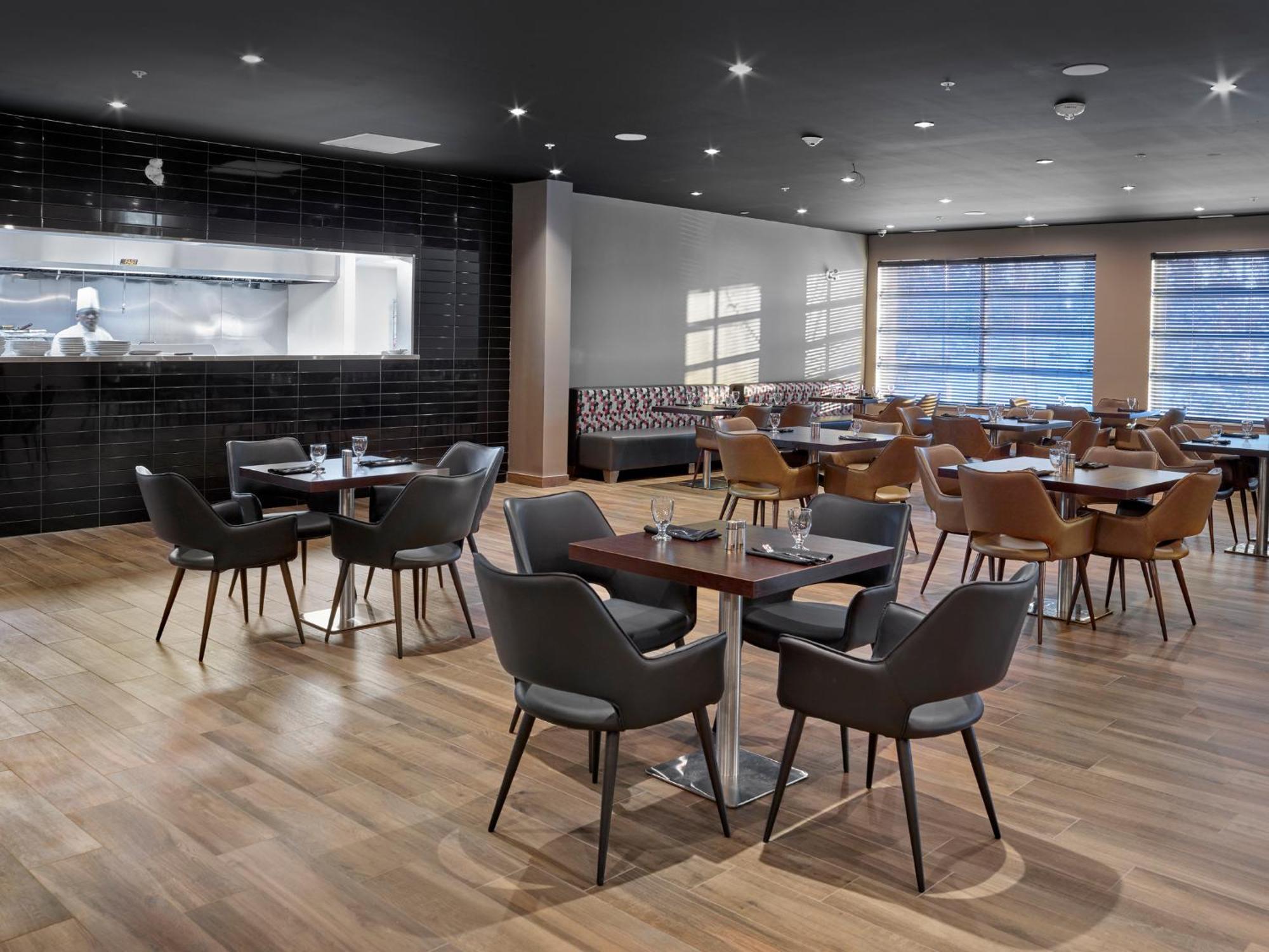 Element Edmonton West Hotell Exteriör bild