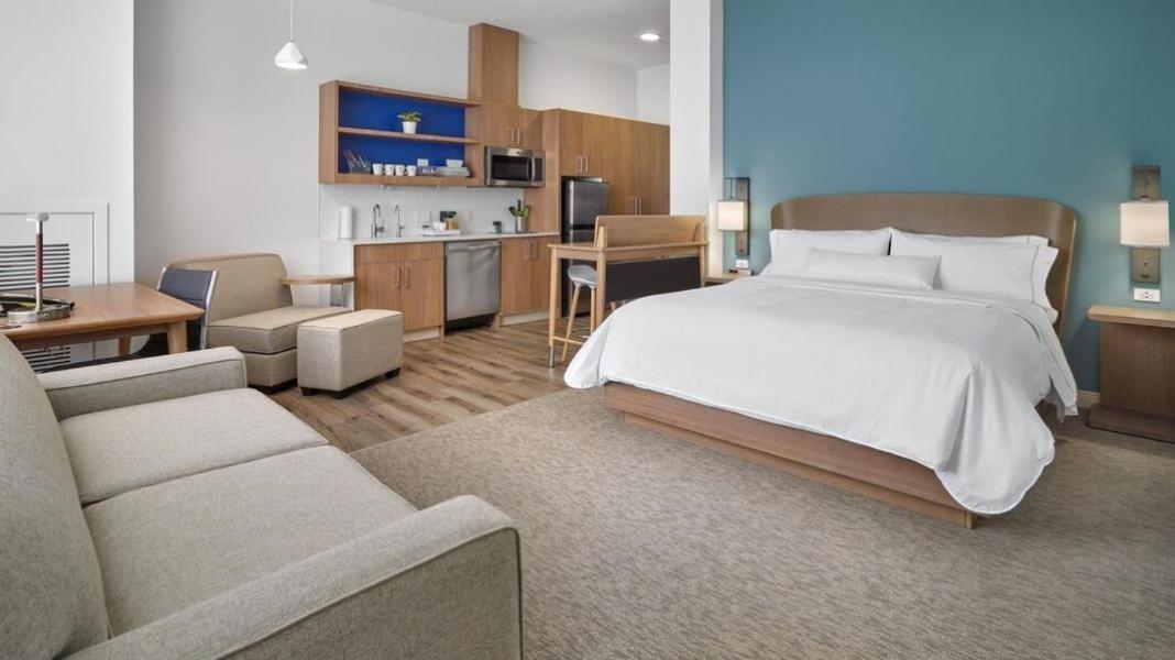 Element Edmonton West Hotell Exteriör bild